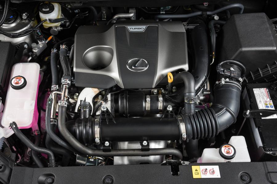 Моторный отсек Lexus NX300 2017 года  (ZA) (фото 24 из 27)